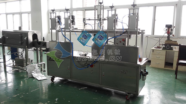 沙司番茄醬包裝機(jī)(自立袋、吸嘴袋)整機(jī)展示